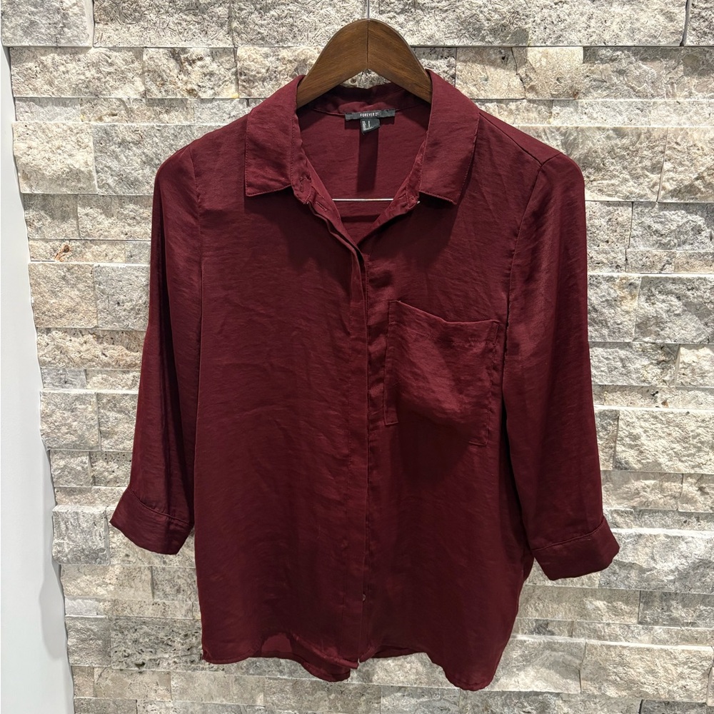 Forever 21 Burgundy Button-Up Blouse size S hidden buttons‎ 3/4 sleeves